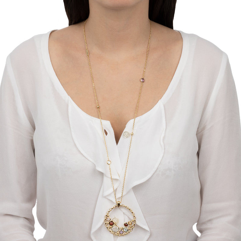 Indossato Collana Luna Modello "Chanel" con Pendente a Cerchio e Pietre Naturali